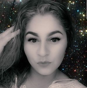 Meet your Posher, Alejandra